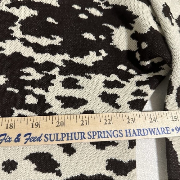 Crazy Train Black and Cream Patterned Cape - Picture 6 of 10